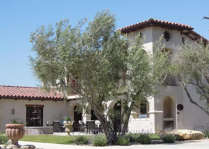 Croad Vineyards - The Inn