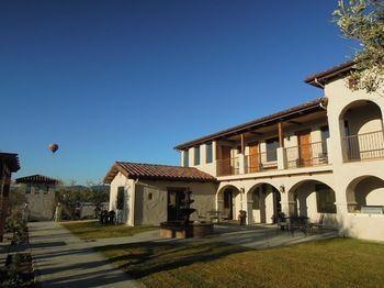 Inn Croad Vineyards - The 3*